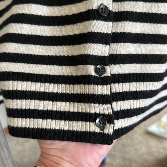 🌸Gap NWT cardigan size M. - Picture 15 of 17